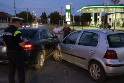 S-a urcat la volan fără permis