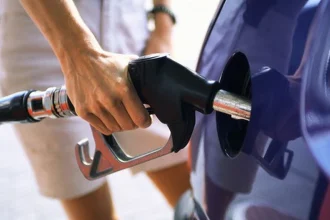 Benzina s-a ieftinit ușor