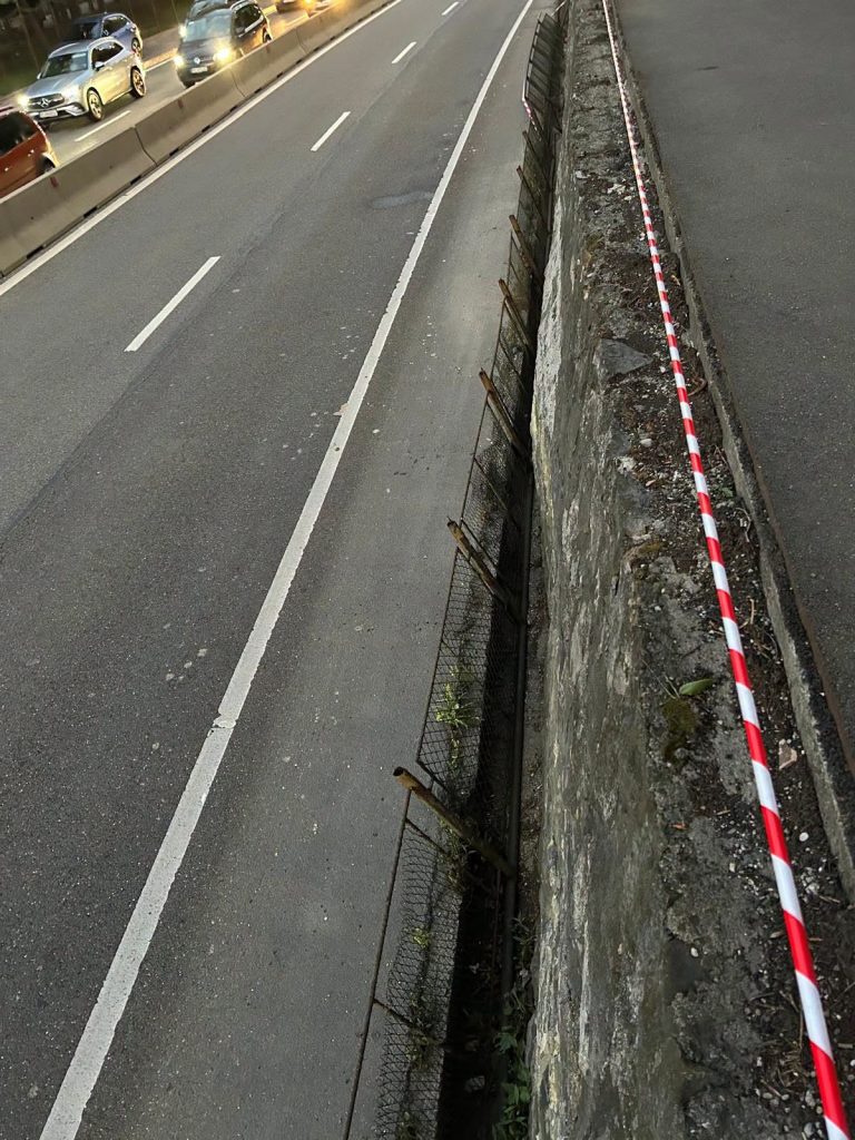 Acces interzis pe o pasarelă